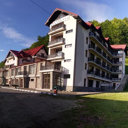 Hotel Floris Cheia  Extérieur photo