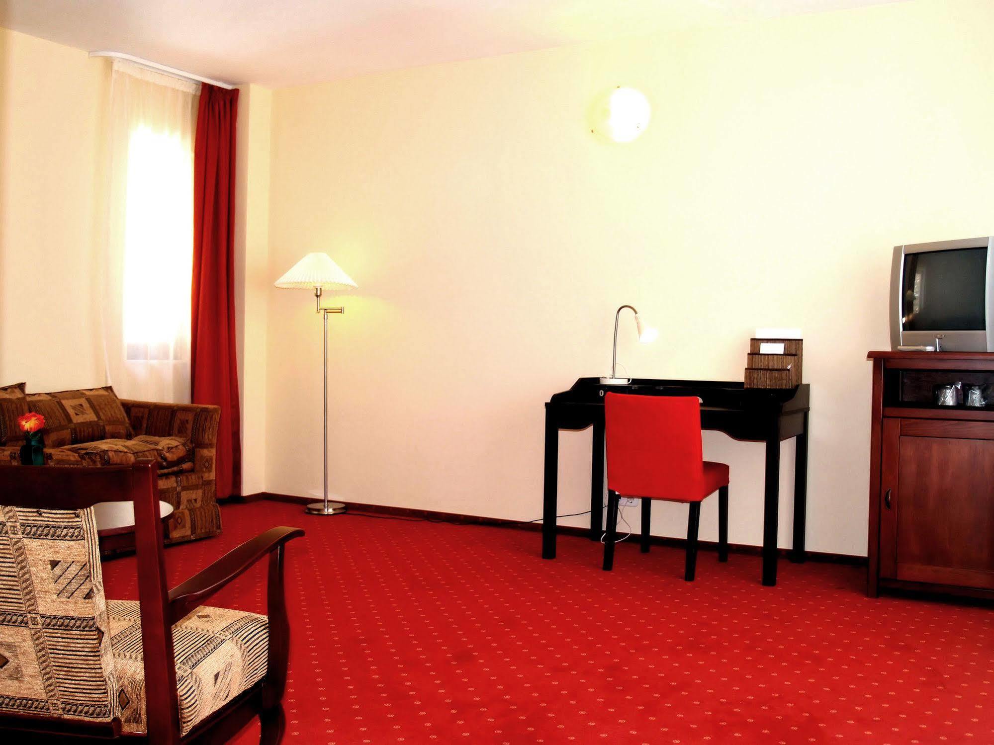 Hotel Floris Cheia  Extérieur photo