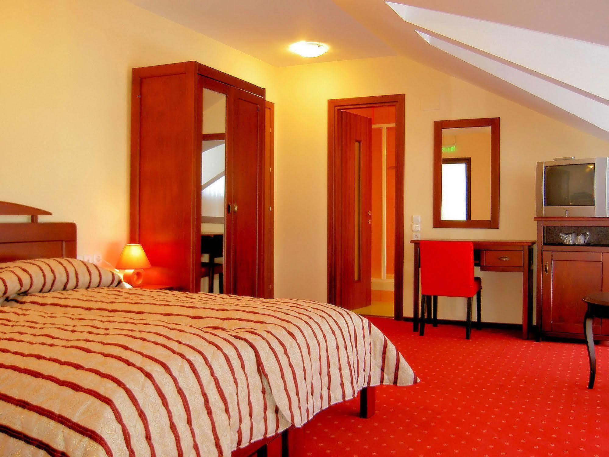 Hotel Floris Cheia  Extérieur photo