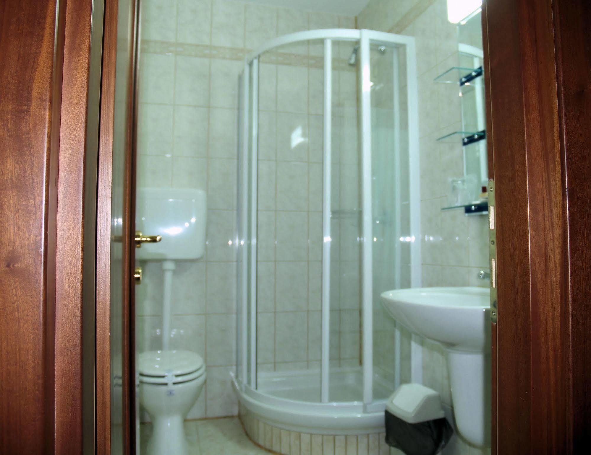 Hotel Floris Cheia  Extérieur photo